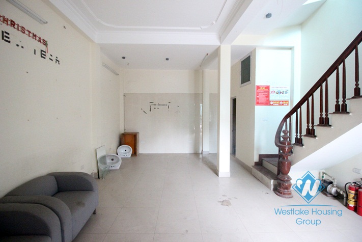 6th floor house for lease in Doi Can, Ba Dinh district.